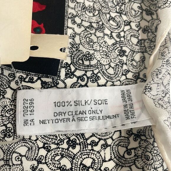 Vintage NWT Liz Claiborne 100% Silk Handkerchief made in Japan - Picture 5 of 5